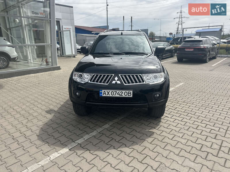 2010 mitsubishi pajero sport