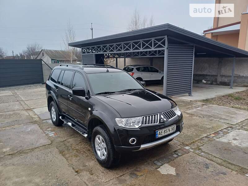2011 mitsubishi pajero