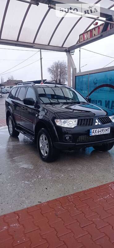 2011 mitsubishi pajero sport