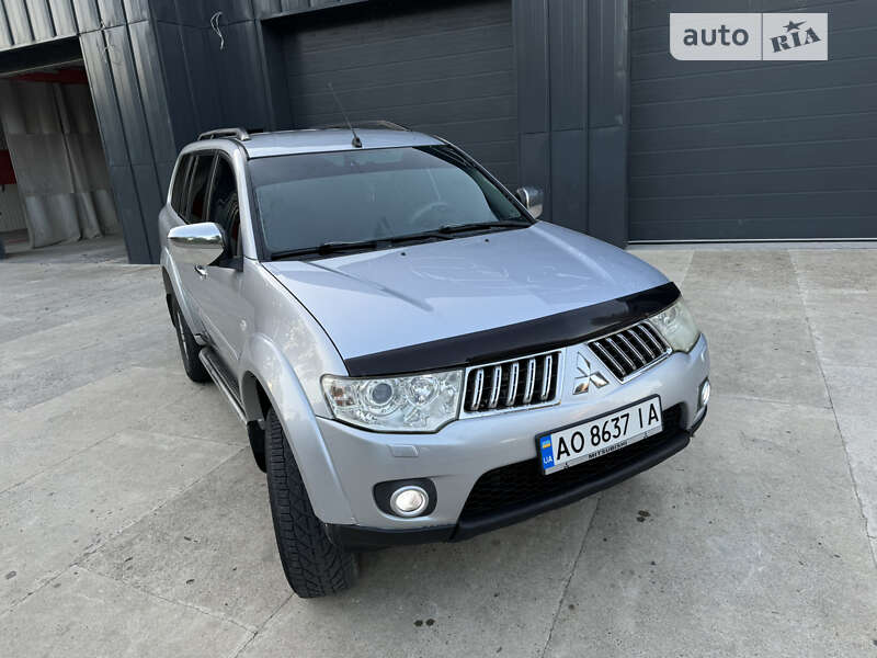 2011 mitsubishi pajero sport