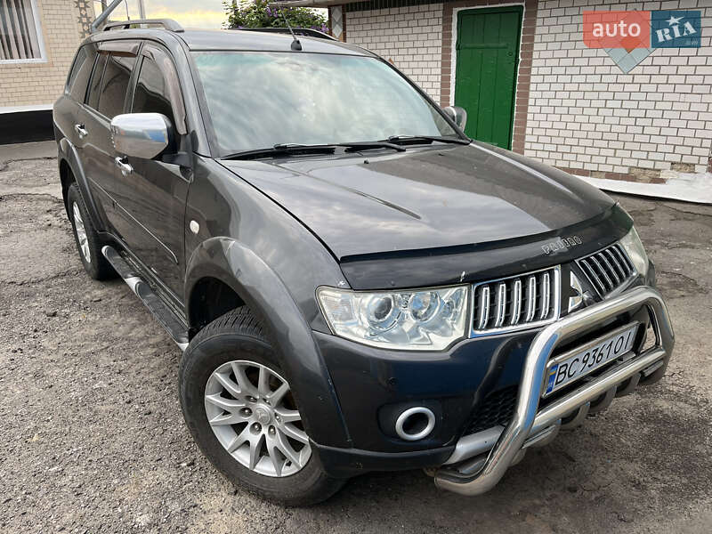 2011 mitsubishi pajero sport