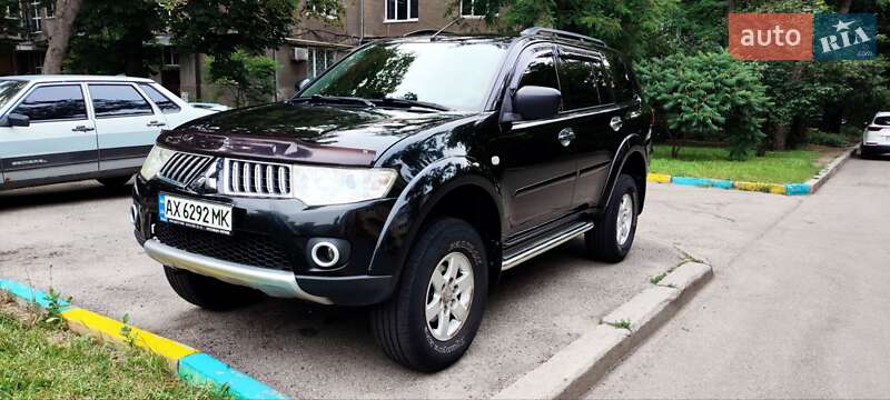 2011 mitsubishi pajero sport