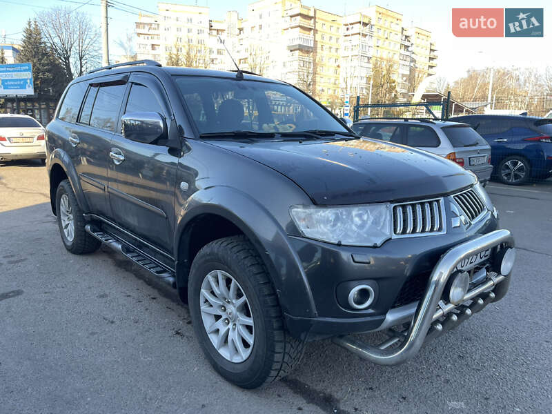 2011 mitsubishi pajero sport
