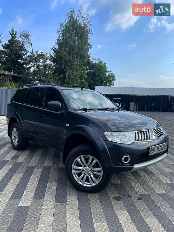 2011 mitsubishi pajero sport