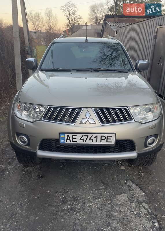 2012 mitsubishi pajero-sport