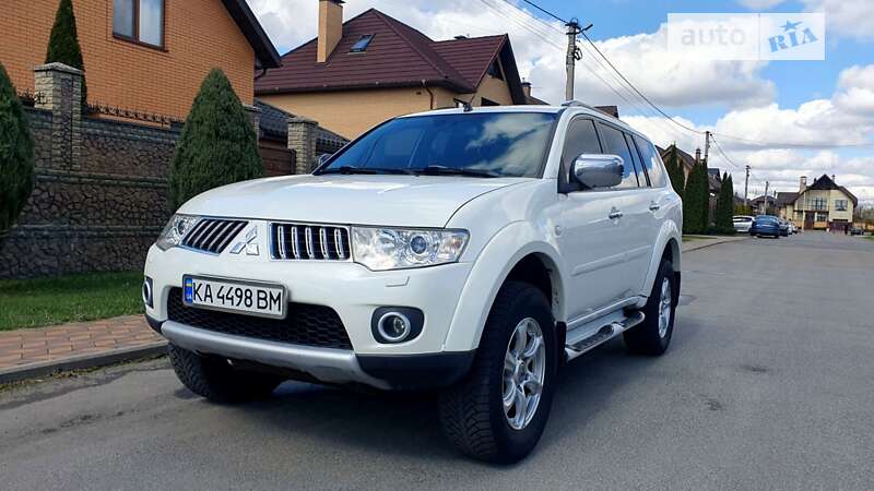 2011 mitsubishi pajero-sport