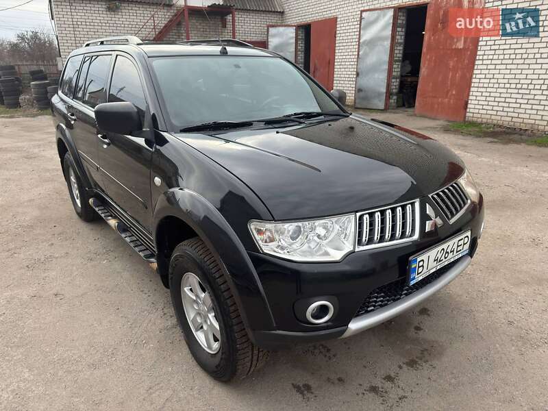 2011 mitsubishi pajero sport