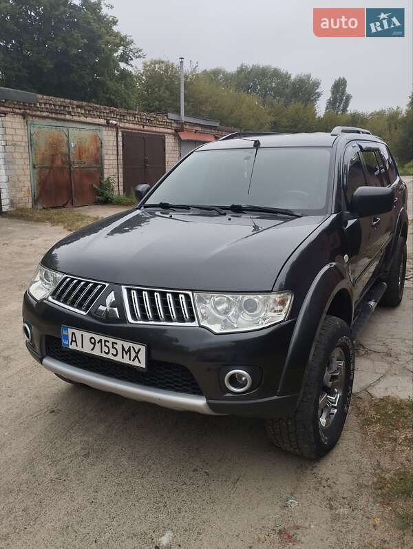 2011 mitsubishi pajero sport