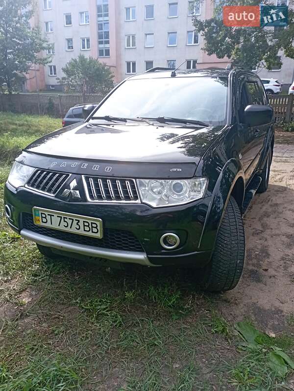 2011 mitsubishi pajero sport
