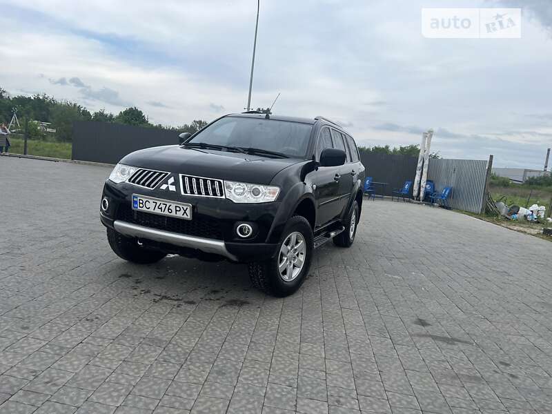 2011 mitsubishi pajero sport
