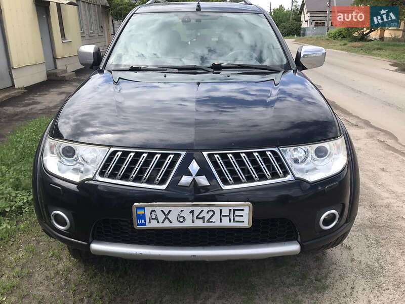 2011 mitsubishi pajero sport