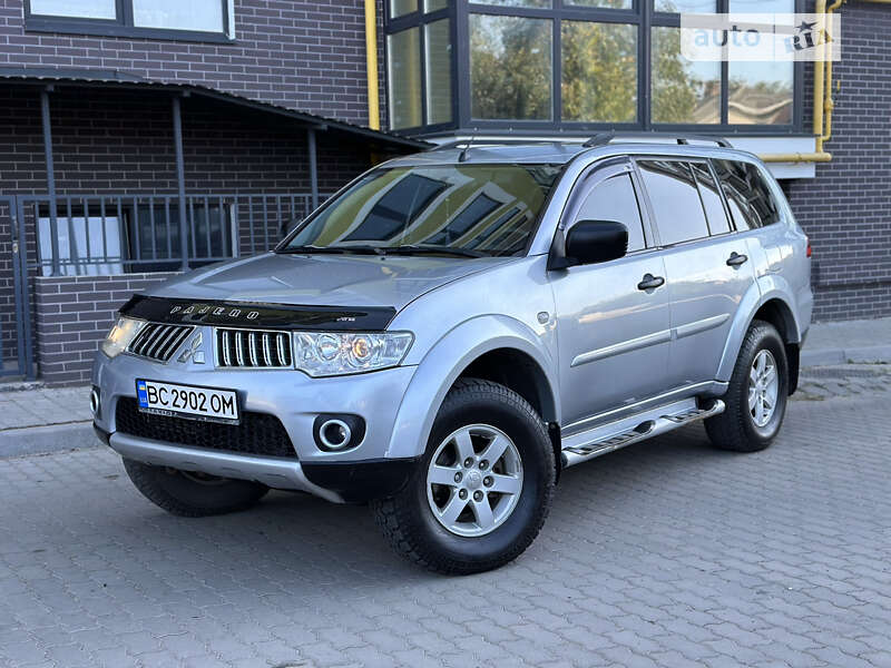 2011 mitsubishi pajero sport