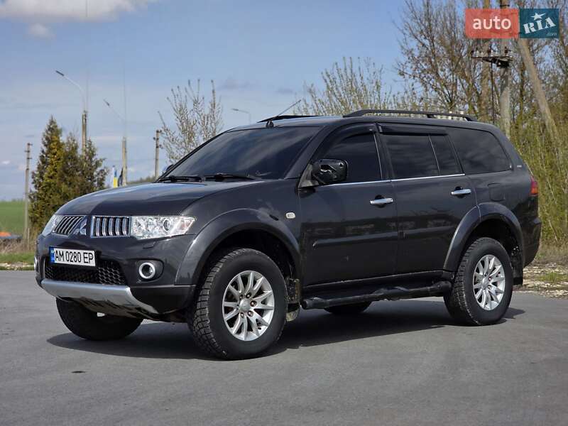 2011 mitsubishi pajero sport