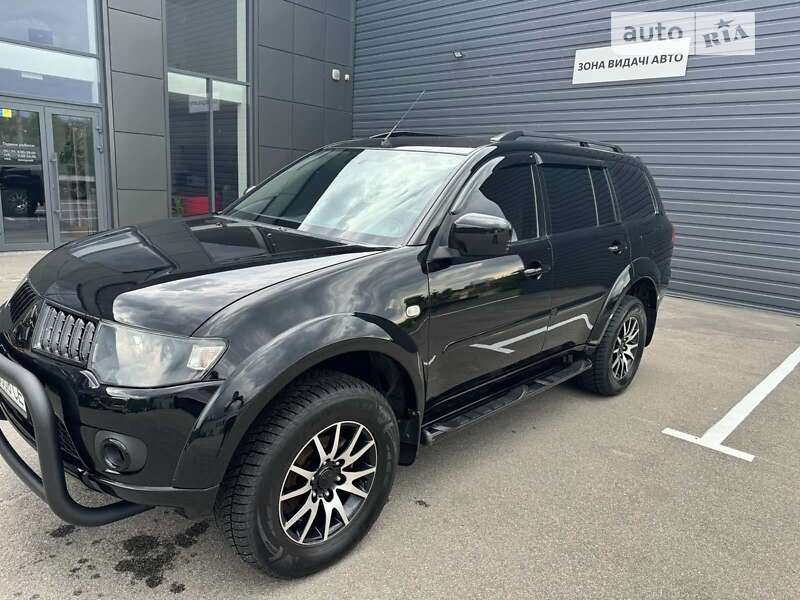 2012 mitsubishi pajero sport