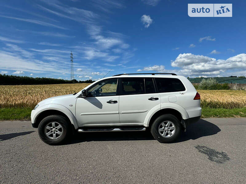 2012 mitsubishi pajero sport