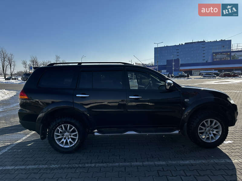 2012 mitsubishi pajero sport