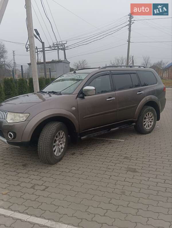 2012 mitsubishi pajero sport