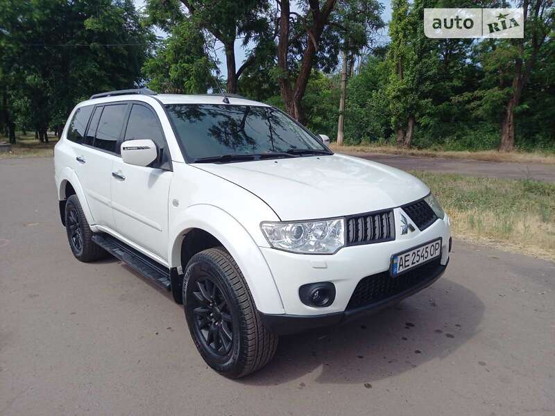 2012 mitsubishi pajero sport