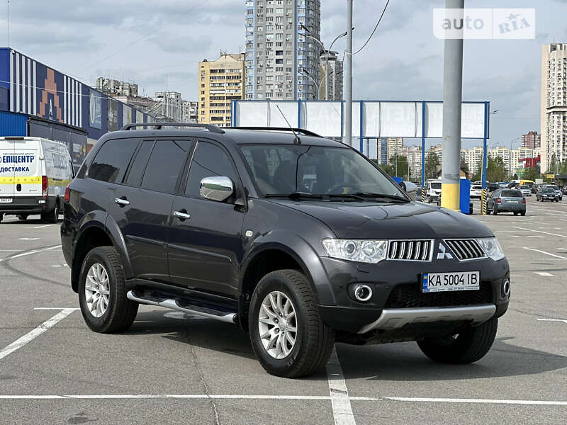 2012 mitsubishi pajero sport