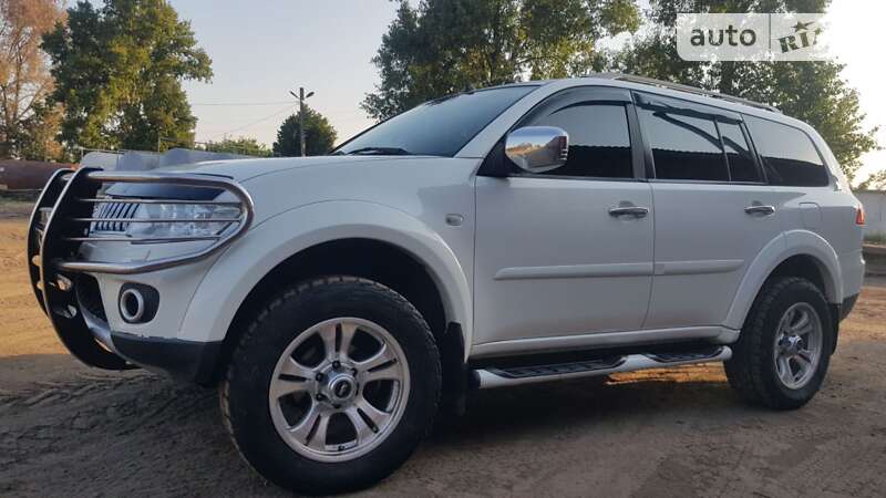 2012 mitsubishi pajero sport
