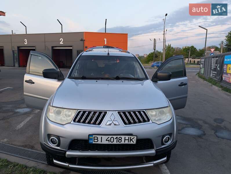 2012 mitsubishi pajero sport