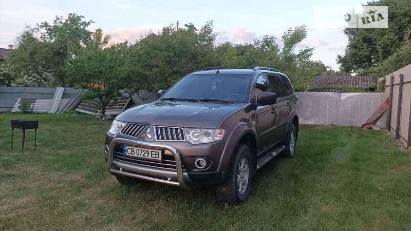 2012 mitsubishi pajero sport