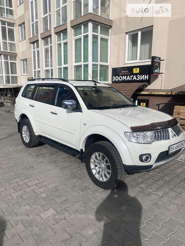 2012 mitsubishi pajero sport