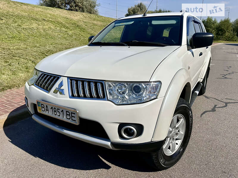 2012 mitsubishi pajero sport
