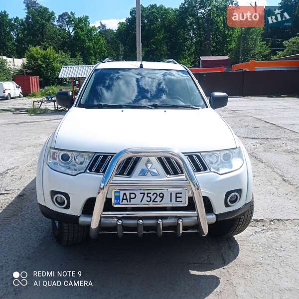 2012 mitsubishi pajero-sport