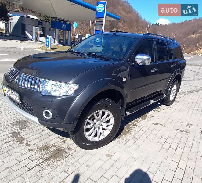 2013 mitsubishi pajero