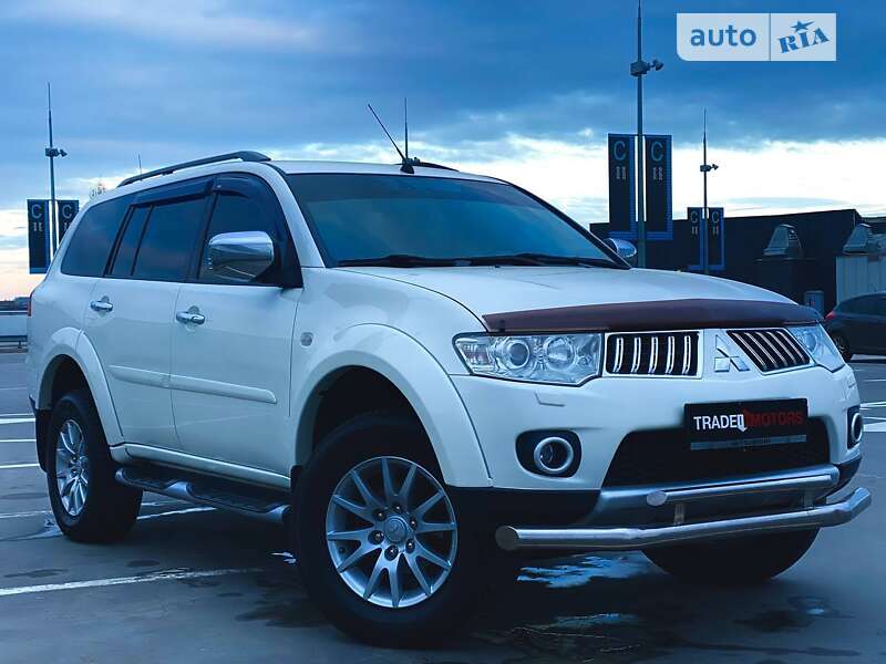 2012 mitsubishi pajero-sport