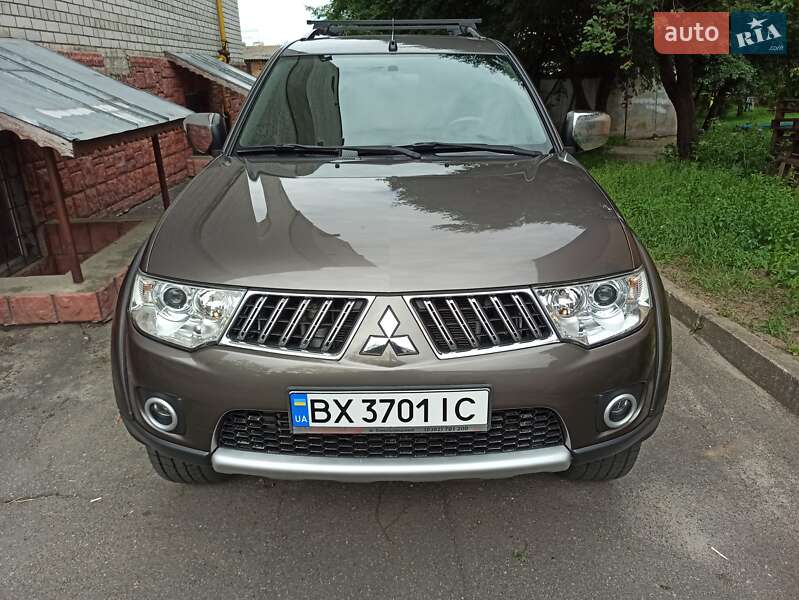 2013 mitsubishi pajero sport