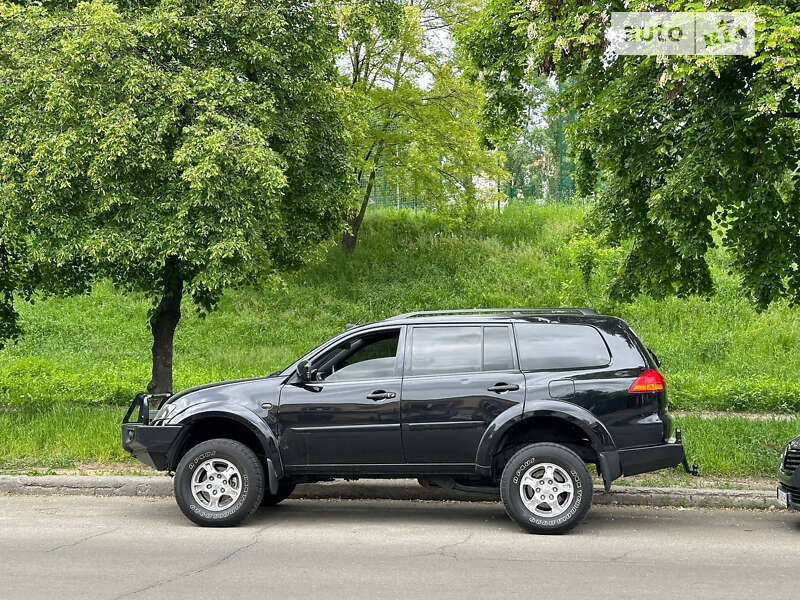 2013 mitsubishi pajero sport