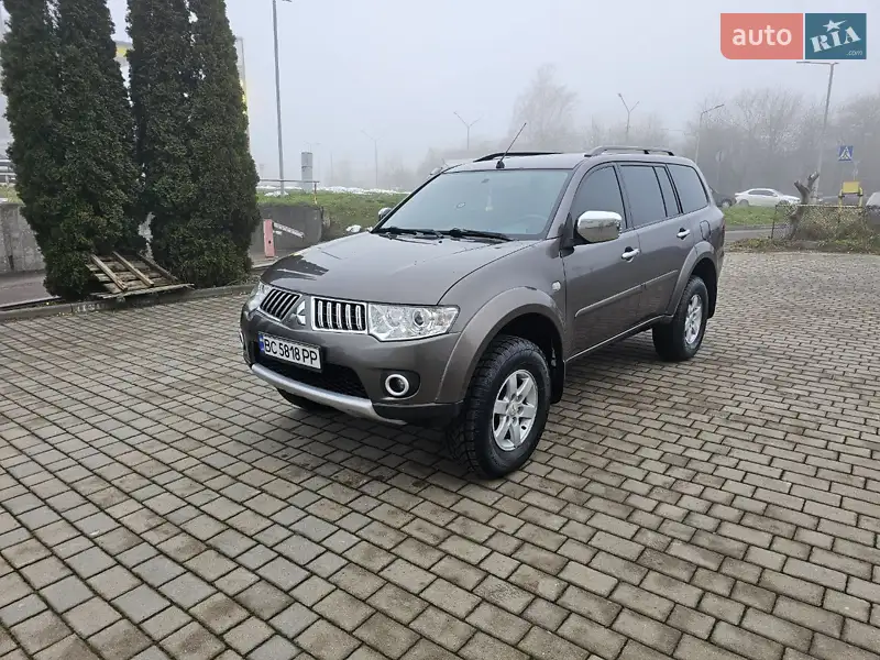 2013 mitsubishi pajero