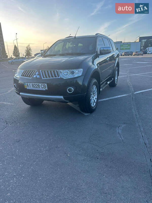 2013 mitsubishi pajero sport