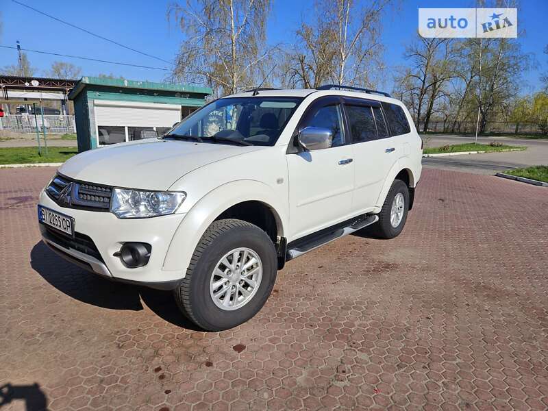 2013 mitsubishi pajero sport