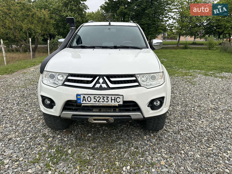 2013 mitsubishi pajero sport