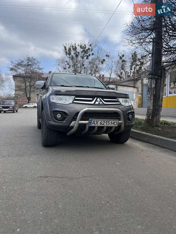 2014 mitsubishi pajero sport