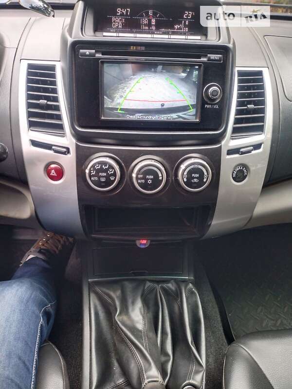 2013 mitsubishi pajero sport