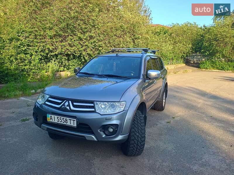 2013 mitsubishi pajero