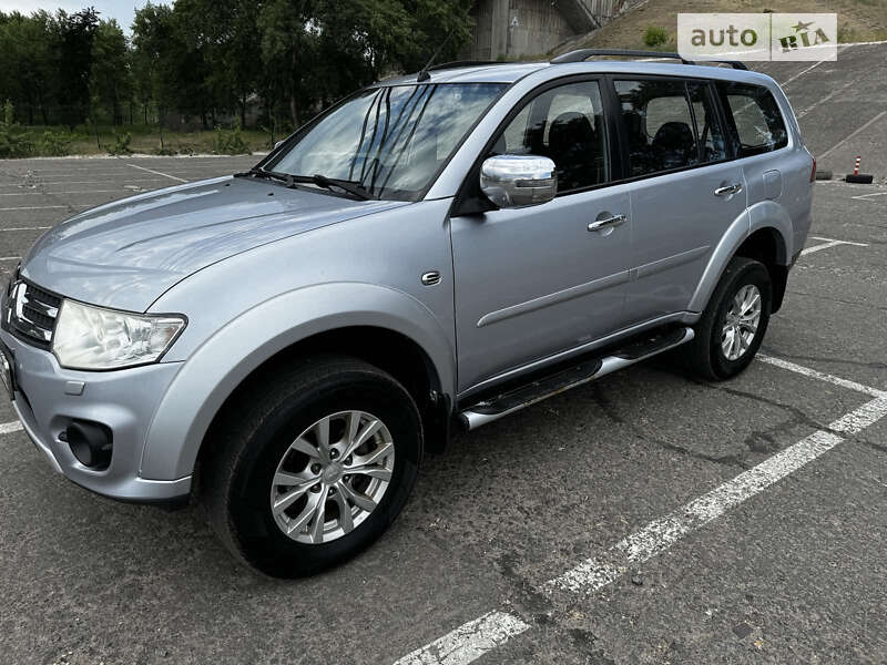 2015 mitsubishi pajero sport