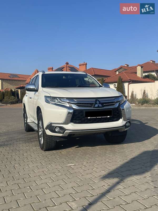 2016 mitsubishi pajero sport