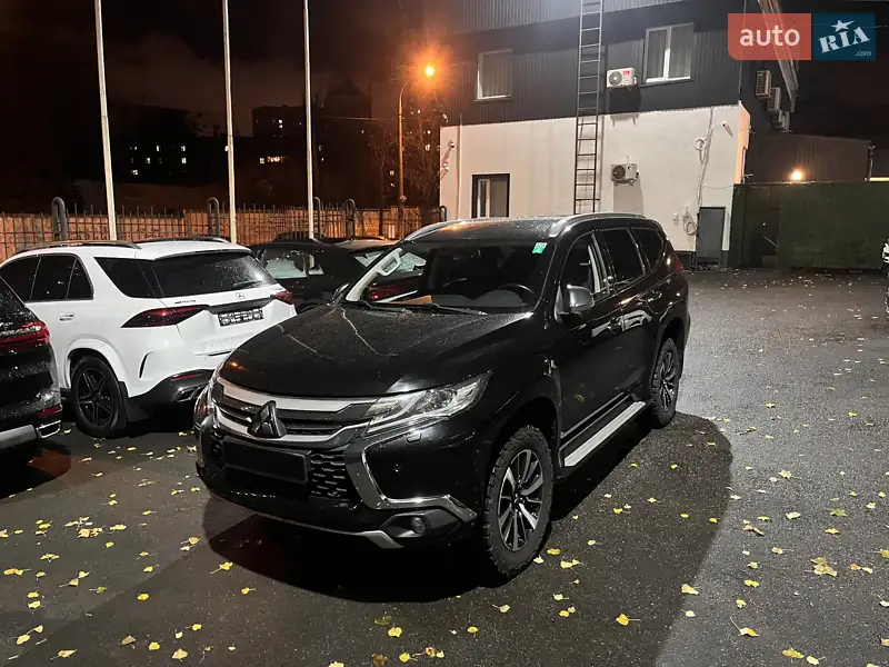 2017 mitsubishi pajero-sport