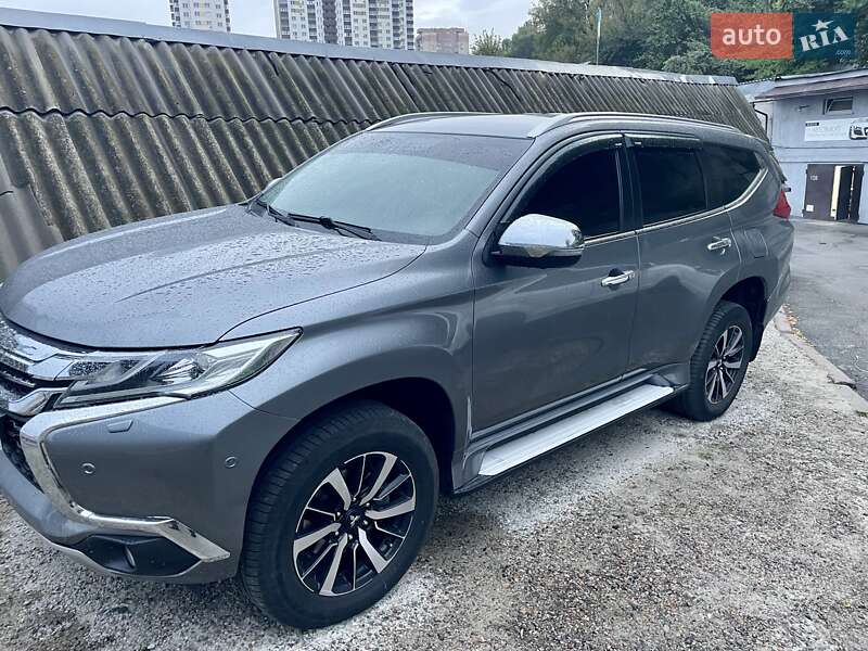 2017 mitsubishi pajero sport