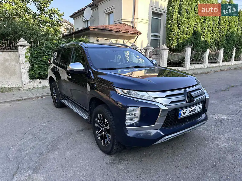 2021 mitsubishi pajero sport