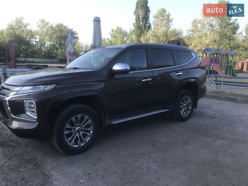 2021 mitsubishi pajero sport