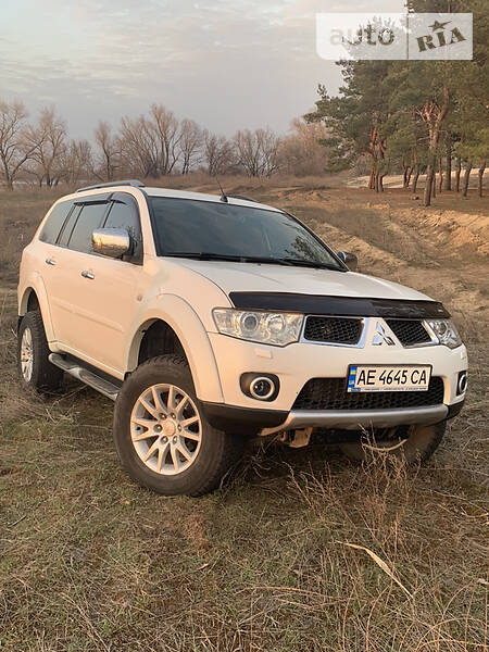 2010 mitsubishi pajero sport