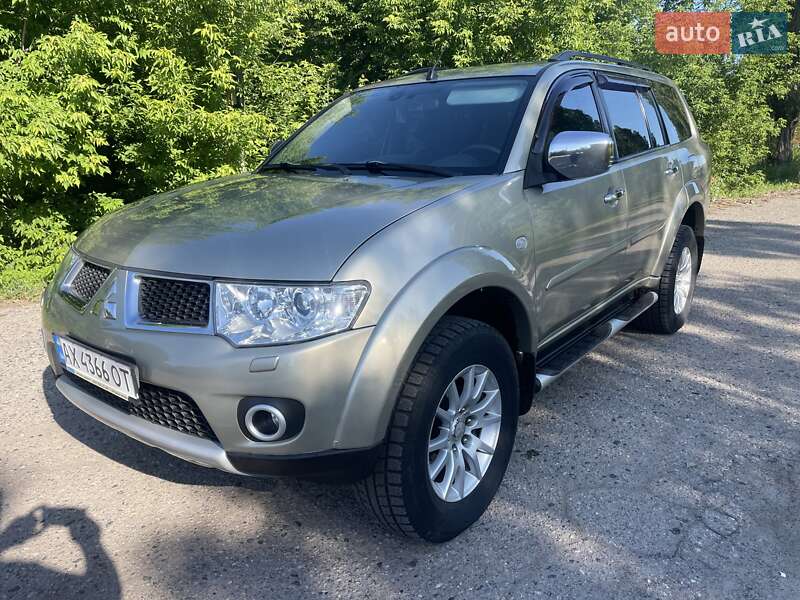 2010 mitsubishi pajero sport