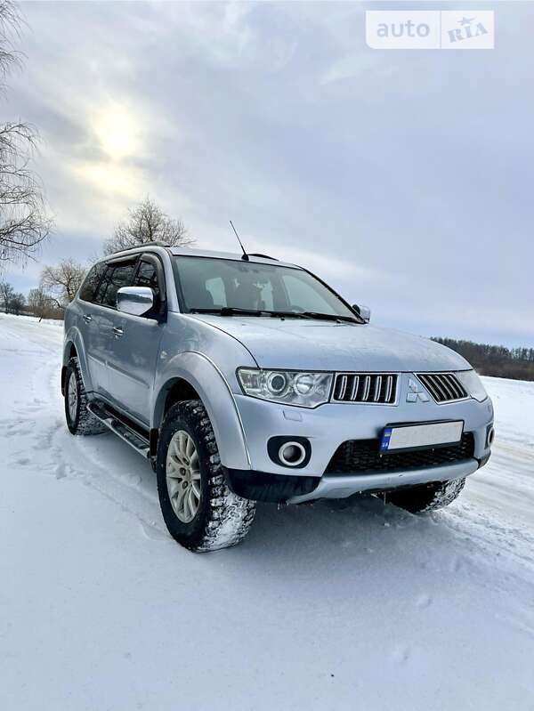 2010 mitsubishi pajero-sport