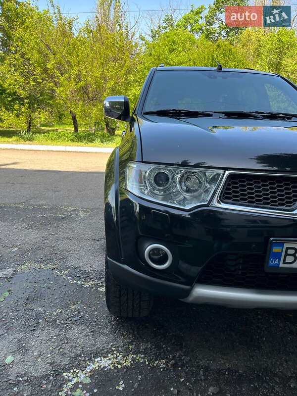 2010 mitsubishi pajero-sport